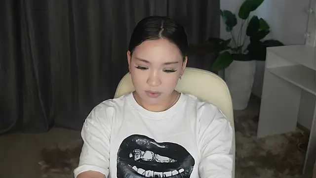 Snapshot of AyannaMilian chatting on December 15, 9:02 am AyannaMilian online show from December 15, 9:02 am