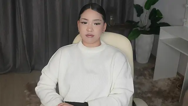 Snapshot of AyannaMilian chatting on December 19, 9:27 am AyannaMilian online show from December 19, 9:27 am