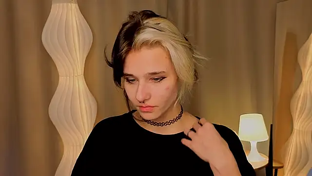 LizNostrand online show from December 19, 6:42 am