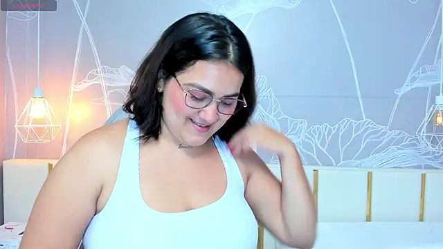 Snapshot of beautifulgirl4u_ chatting on May 19, 1:56 am beautifulgirl4u online show from May 19, 1:56 am