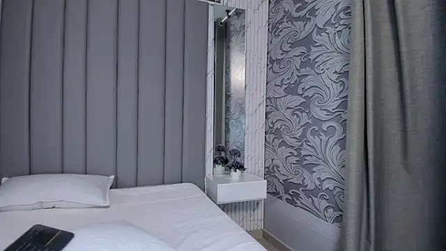 Snapshot of beautifulgirl4u_ chatting on June 14, 2:24 am beautifulgirl4u online show from June 14, 2:24 am