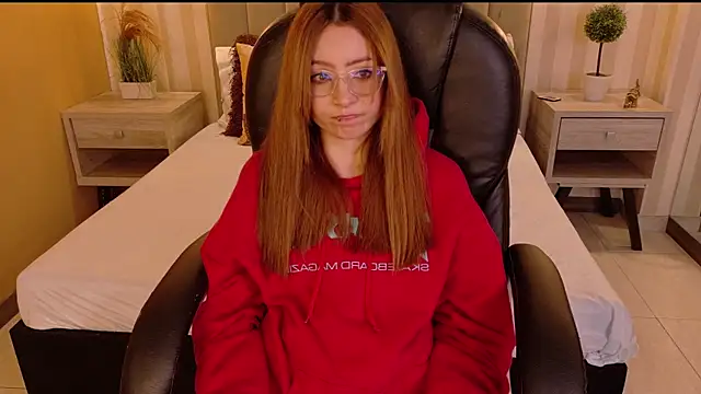 danielamilles online show from January 8, 1:24 pm