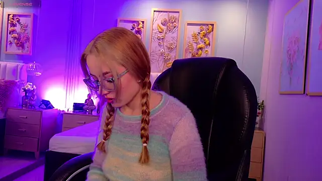 danielamilles online show from February 25, 3:49 am