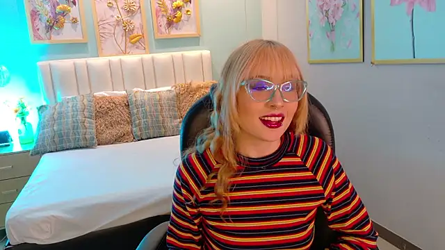 danielamilles online show from March 14, 5:24 am