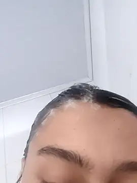 Snapshot of Naomism-- chatting on December 18, 6:03 pm Naomism-- online show from December 18, 6:03 pm