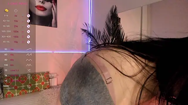 Snapshot of LexieBuxton chatting on February 12, 5:52 pm LexieBuxton online show from February 12, 5:52 pm