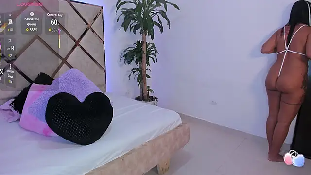 queenie staar online show from February 22, 9:24 pm