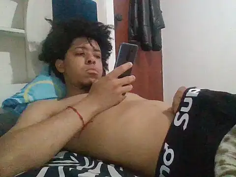 alejandro31727 online show from December 14, 11:53 pm