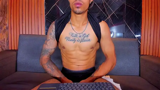 Snapshot of Sex_angel77 chatting on December 14, 3:01 am Sex angel77 online show from December 14, 3:01 am