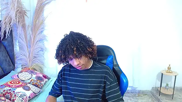 Snapshot of angelll18_ chatting on June 4, 8:48 pm angelll18 online show from June 4, 8:48 pm