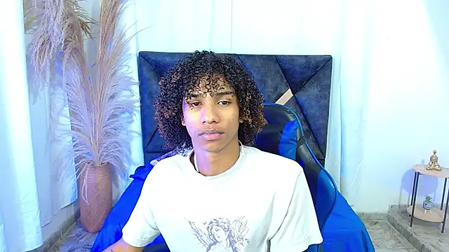 Snapshot of angelll18_ chatting on June 9, 8:31 pm angelll18 online show from June 9, 8:31 pm