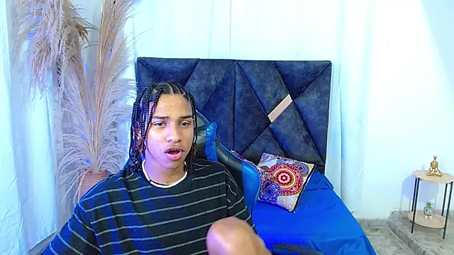 Snapshot of angelll18_ chatting on June 18, 8:35 pm angelll18 online show from June 18, 8:35 pm