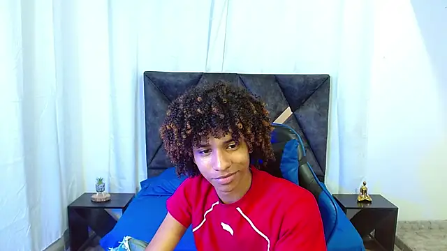 Snapshot of angelll18_ chatting on June 25, 9:08 pm angelll18 online show from June 25, 9:08 pm