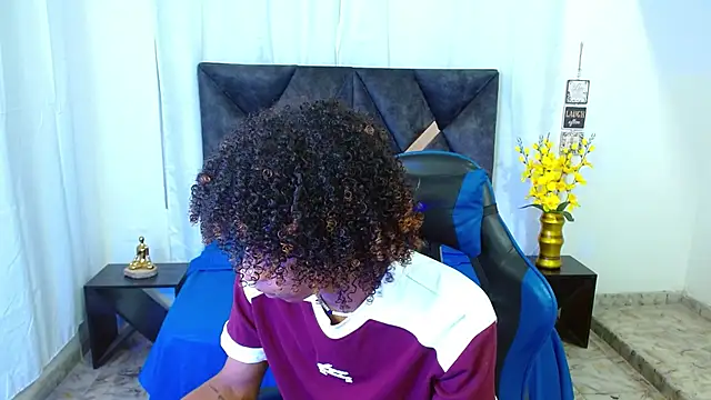 Snapshot of angelll18_ chatting on July 13, 8:33 pm angelll18 online show from July 13, 8:33 pm