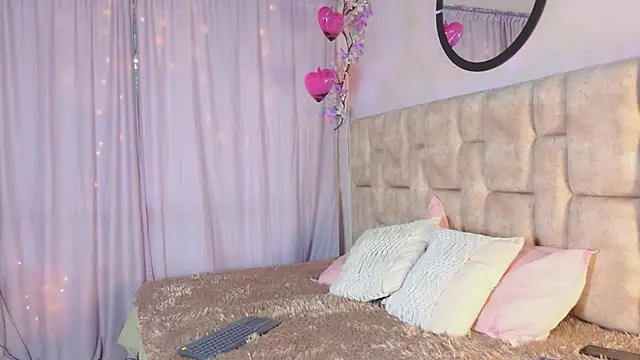 Snapshot of NanyMatrioska chatting on May 2, 9:42 pm NanyMatrioska online show from May 2, 9:42 pm