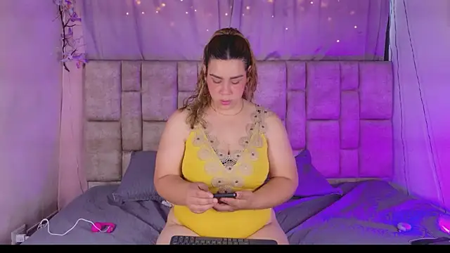 Snapshot of NanyMatrioska chatting on June 5, 7:52 pm NanyMatrioska online show from June 5, 7:52 pm