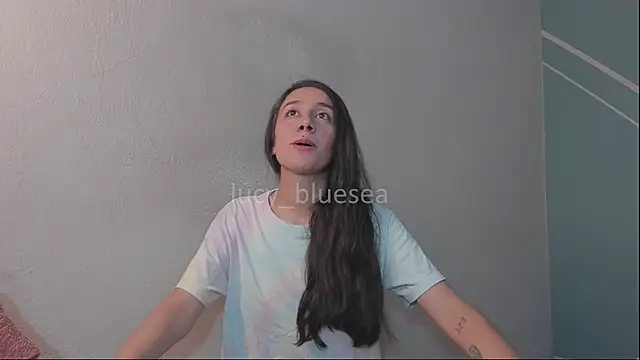 Snapshot of Lucy-Bluesea chatting on July 24, 10:41 pm Lucy-Bluesea online show from July 24, 10:41 pm