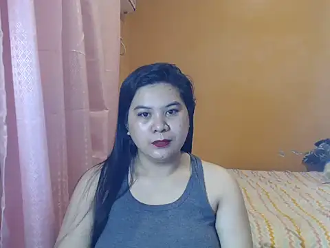 Snapshot of ur_hotsexymaria chatting on June 8, 3:12 pm ur hotsexymaria online show from June 8, 3:12 pm