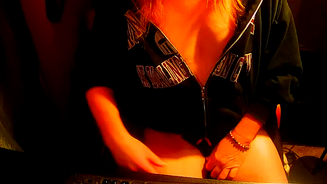 GoodGirlKelly online show from February 28, 1:28 am