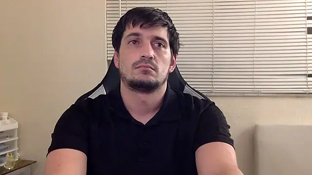 Snapshot of bls123123 chatting on April 1, 7:42 am bls123123 online show from April 1, 7:42 am