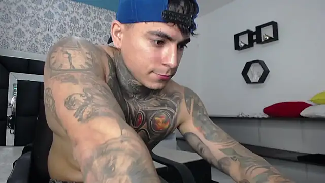 Snapshot of LoganCollins_ chatting on December 16, 12:10 pm LoganCollins online show from December 16, 12:10 pm