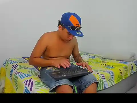 Snapshot of Yeusueue chatting on December 14, 10:36 pm Yeusueue online show from December 14, 10:36 pm