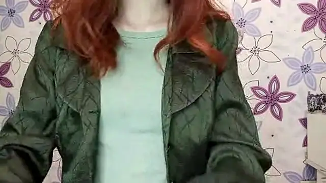 Snapshot of DannetteCosenza chatting on December 17, 7:25 am DannetteCosenza online show from December 17, 7:25 am