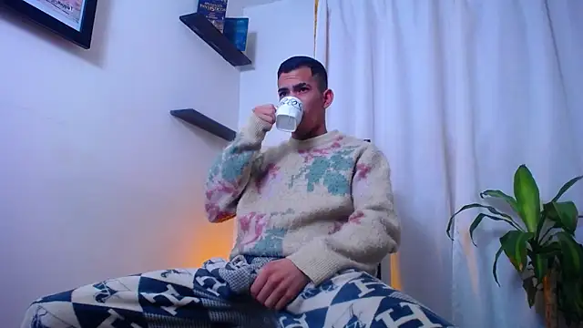 TOMBOYSEXX online show from March 4, 9:59 am