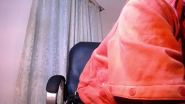 Snapshot of TOMBOYSEXX chatting on June 17, 10:39 am TOMBOYSEXX online show from June 17, 10:39 am