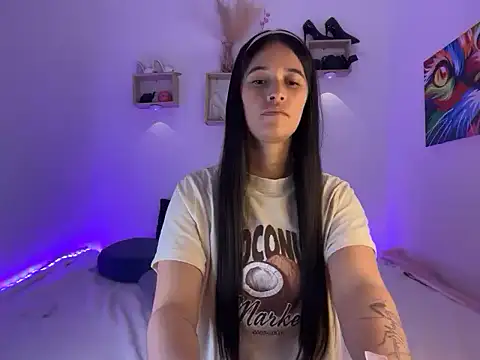 Snapshot of emilyn1823 chatting on December 20, 4:03 pm emilyn1823 online show from December 20, 4:03 pm