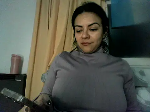 Snapshot of luluclark69 chatting on June 16, 12:02 am luluclark69 online show from June 16, 12:02 am