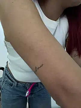 Snapshot of Zarahs_Blare1 chatting on February 3, 1:59 am Zarahs Blare1 online show from February 3, 1:59 am