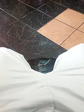 Snapshot of M8ygcthf3 chatting on February 5, 7:46 am M8ygcthf3 online show from February 5, 7:46 am