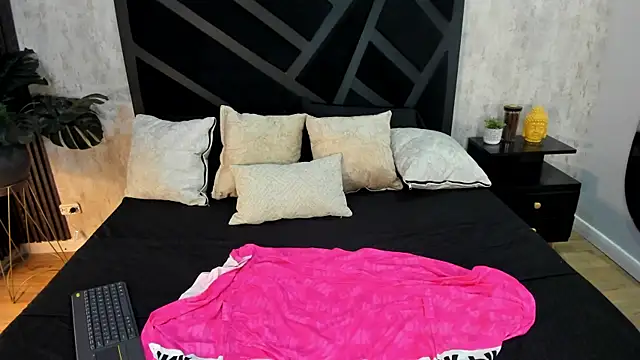 Snapshot of Alanis_Garnier_ chatting on July 23, 12:58 pm Alanis Garnier online show from July 23, 12:58 pm