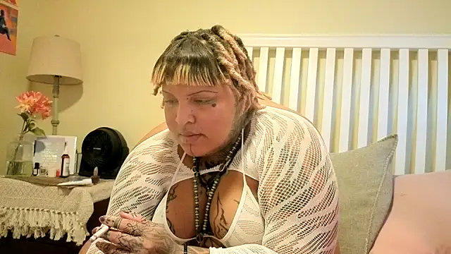 Snapshot of succubussy666 chatting on August 8, 5:59 pm succubussy666 online show from August 8, 5:59 pm