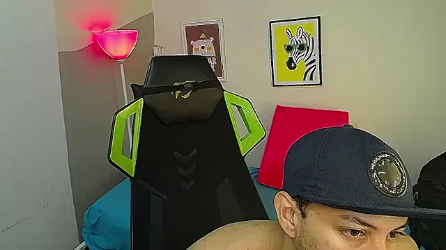 Snapshot of Luky_twink chatting on December 15, 9:19 pm Luky twink online show from December 15, 9:19 pm