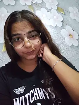 Snapshot of Himani_0122 chatting on June 15, 8:27 am Himani 0122 online show from June 15, 8:27 am