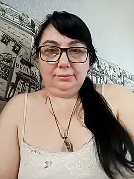 Snapshot of MariSwan222 chatting on May 5, 8:44 am MariSwan222 online show from May 5, 8:44 am