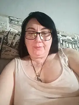 Snapshot of MariSwan222 chatting on May 7, 8:25 pm MariSwan222 online show from May 7, 8:25 pm