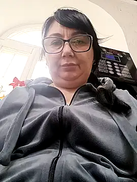 Snapshot of MariSwan222 chatting on May 9, 6:40 am MariSwan222 online show from May 9, 6:40 am