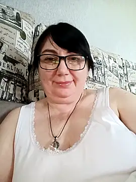 Snapshot of MariSwan222 chatting on May 28, 2:03 pm MariSwan222 online show from May 28, 2:03 pm