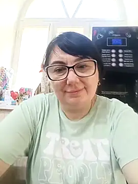 Snapshot of MariSwan222 chatting on June 5, 7:25 am MariSwan222 online show from June 5, 7:25 am