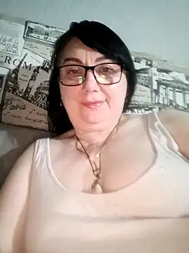 Snapshot of MariSwan222 chatting on June 8, 8:31 pm MariSwan222 online show from June 8, 8:31 pm
