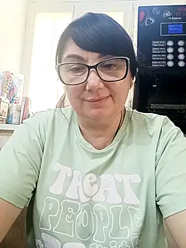 Snapshot of MariSwan222 chatting on June 17, 9:34 am MariSwan222 online show from June 17, 9:34 am