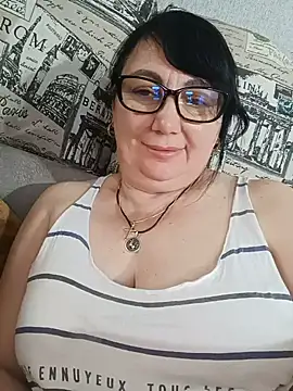 Snapshot of MariSwan222 chatting on August 1, 3:33 pm MariSwan222 online show from August 1, 3:33 pm