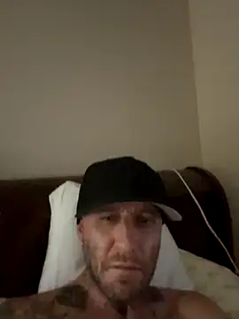 Snapshot of MILEHIGH711 chatting on December 17, 8:09 am MILEHIGH711 online show from December 17, 8:09 am