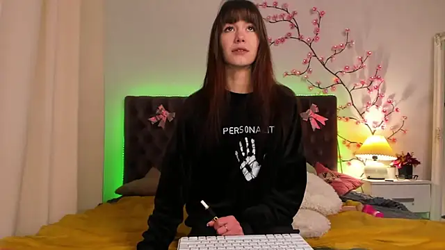 MilanaHotts online show from February 5, 6:51 am