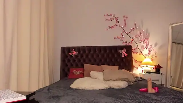 MilanaHotts online show from March 12, 6:08 am