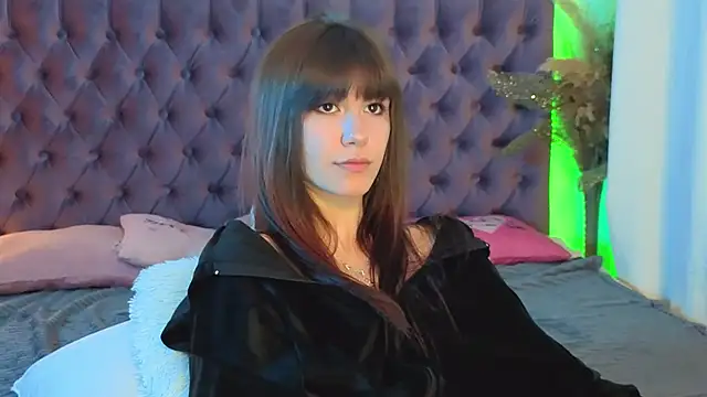 MilanaHotts online show from June 5, 6:52 am