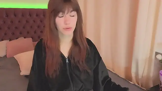 MilanaHotts online show from June 15, 5:09 am